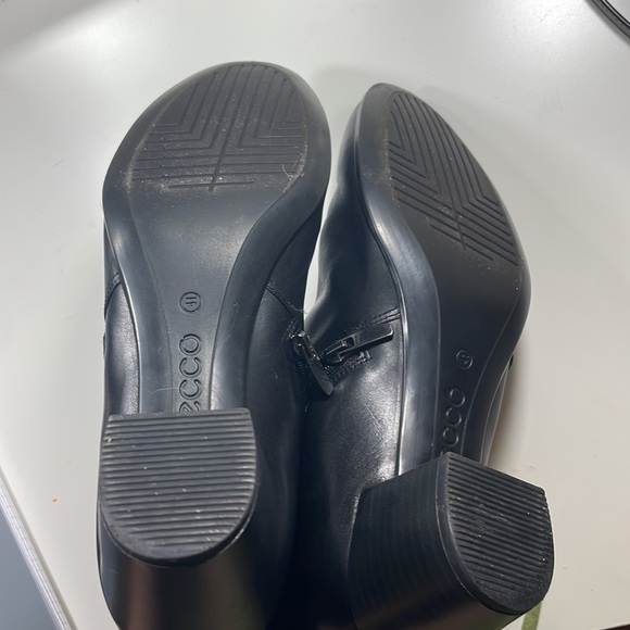 Ecco booties - Picture 2 of 3